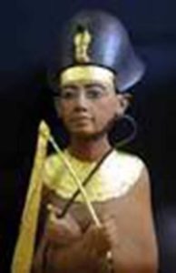 Toutankhamon est le fils du pharaon Akhenaton.