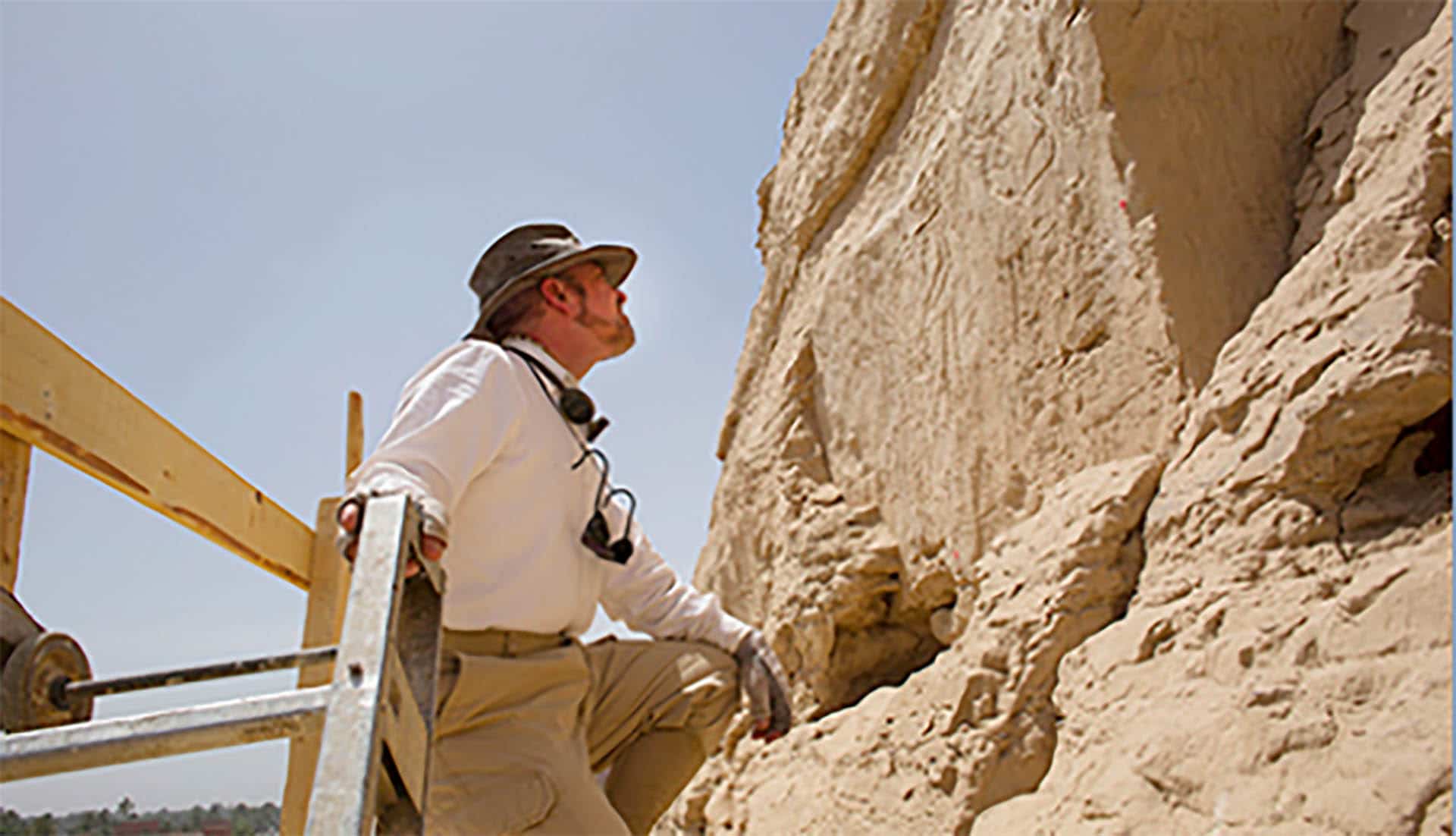 Les chercheurs annoncent la découverte de la falaise aux hiéroglyphes